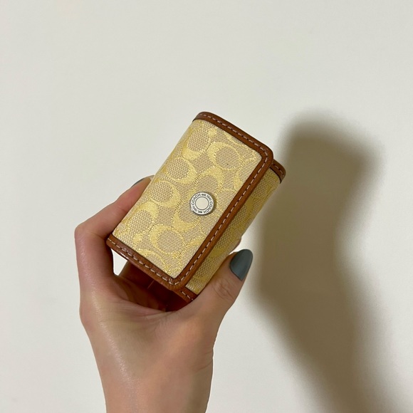 Coach Accessories - COACH DISPOSABLE LENSES CASE HOLDER FOR EYES